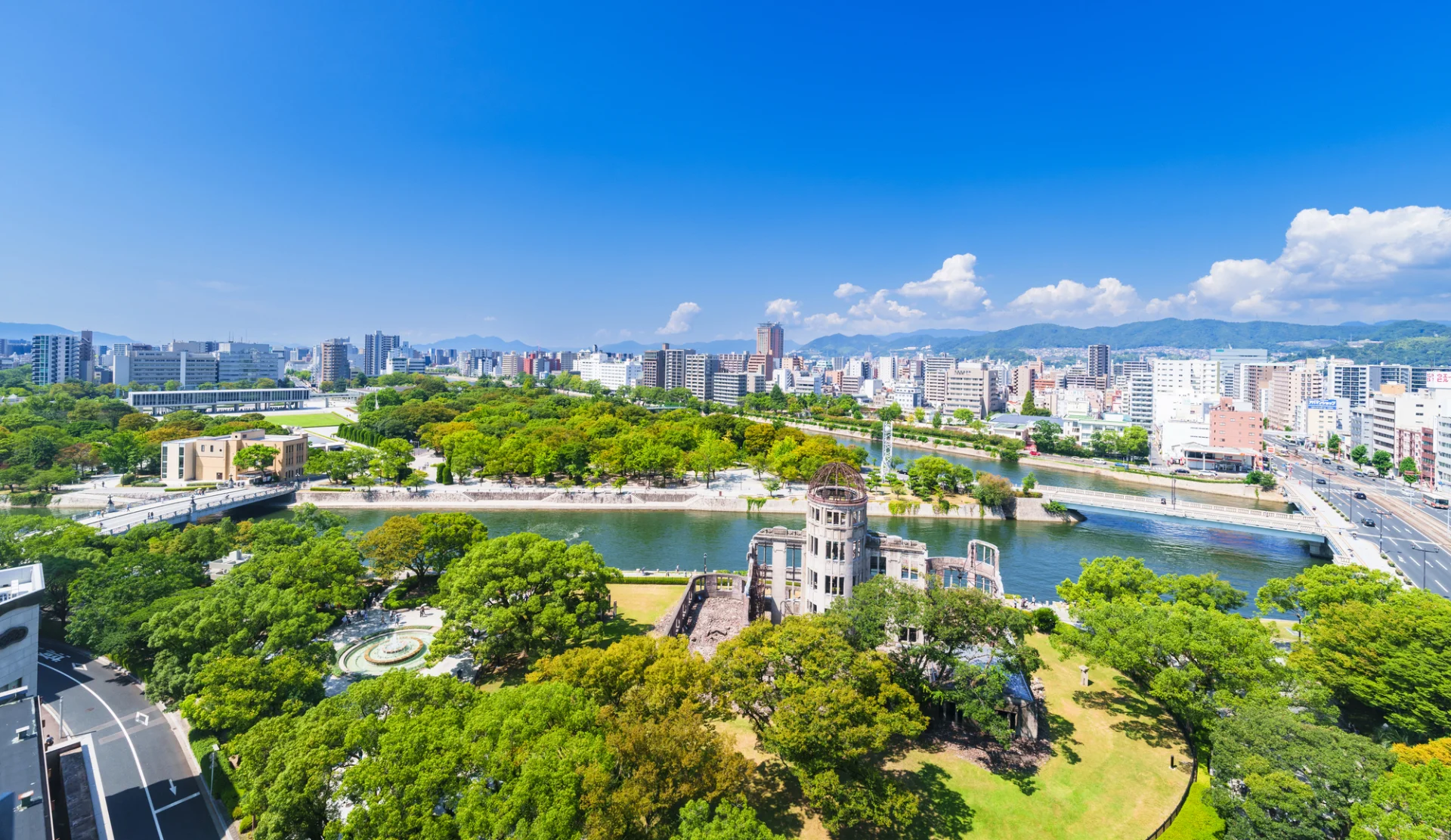 広島市内を一望する風景